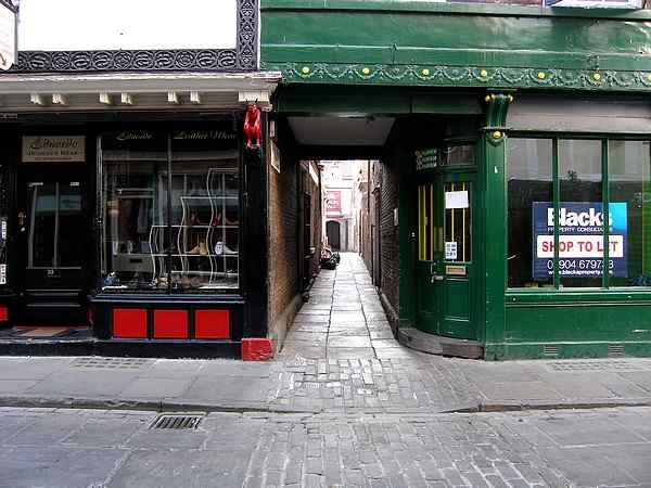 Heading towards Barley Hall and Swinegate.