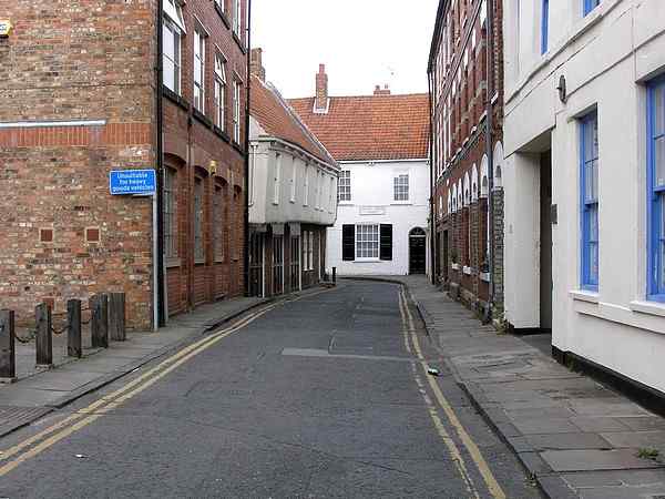 Looking towards Chapter House Street.
