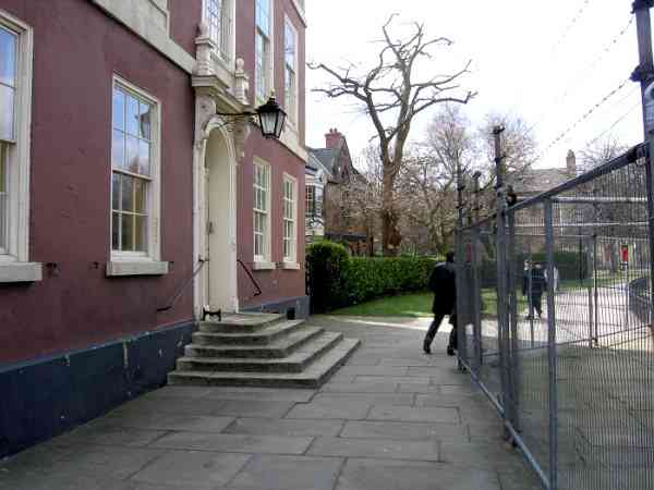Heading round the Minster east end towards the Minster south door.