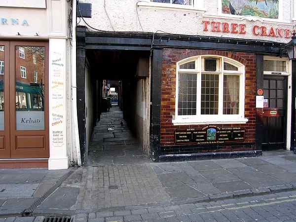 One of the snickets leading from the Thursday market.